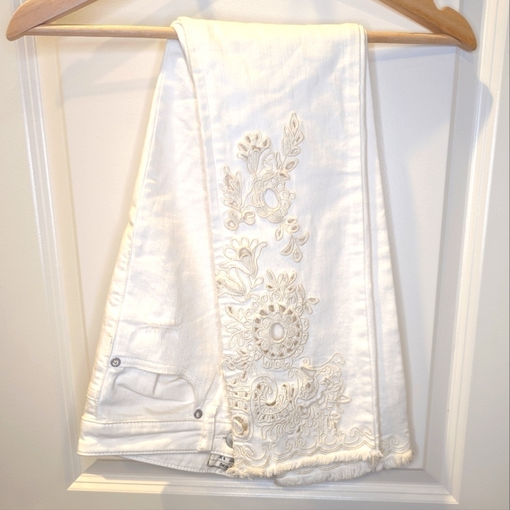 Free People white embroidered cigarette crop ankle jeans high rise size 26
